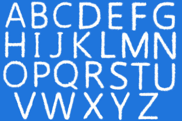Forma dell'alfabeto nuvola su sfondo blu - Foto, immagini