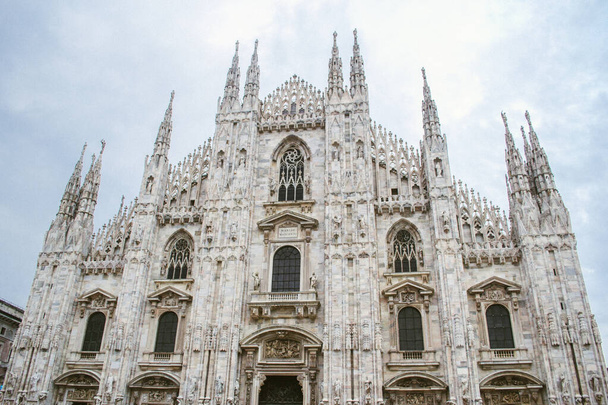 Міланський собор від площі - Фото, зображення