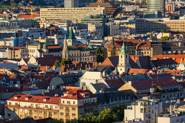 Città vecchia, Bratislava, case, edifici, storia, torri della chiesa, Municipio Vecchio, Slovacchia. - Foto, immagini
