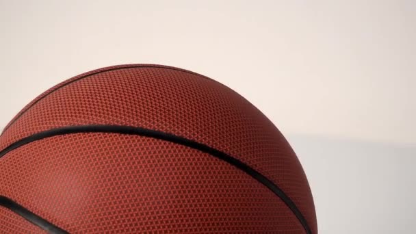 Schöne Heldenaufnahme eines Basketballs aus verschiedenen Blickwinkeln - Filmmaterial, Video