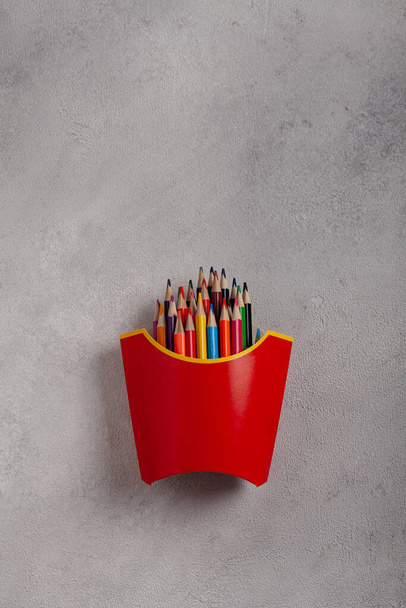 Colored pencils in a red box - Fotoğraf, Görsel