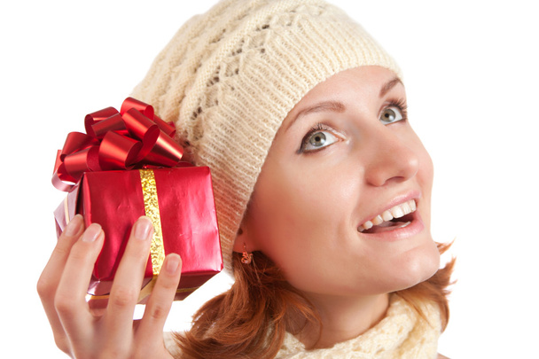 Щаслива усміхнена жінка з подарунком
 - Фото, зображення