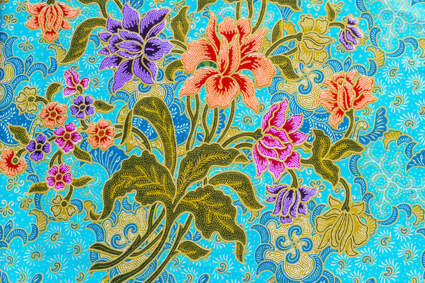 batik arka plan üzerinde güzel renkli çiçekler - Fotoğraf, Görsel