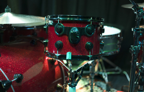 Caixa de percussão numa sala de concertos
 - Foto, Imagem