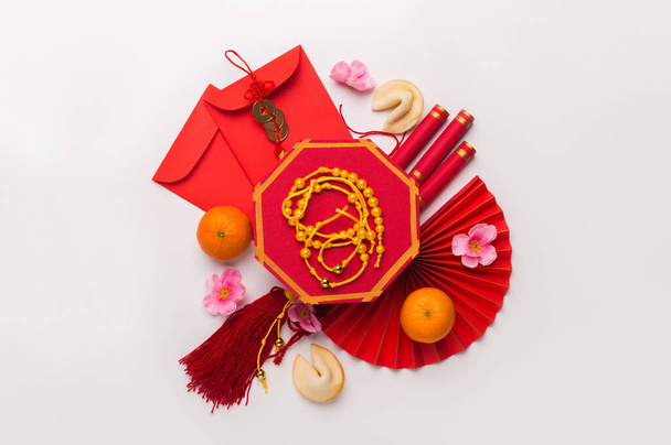 Flat lay Chinese new year tangerine, plum blossoms and other traditional accessories - Fotografie, Obrázek