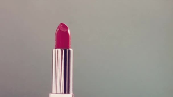 Vintage vaaleanpunainen huulipuna hopea putki ja loistava valo soihdut, ylellisyyttä meikki tuote ja loma kosmetiikka kauneus tuotemerkin - Materiaali, video