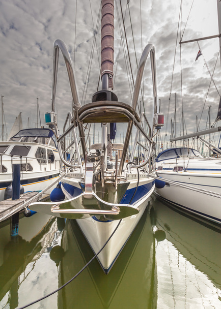 Vela Yacht Bow
 - Foto, imagen