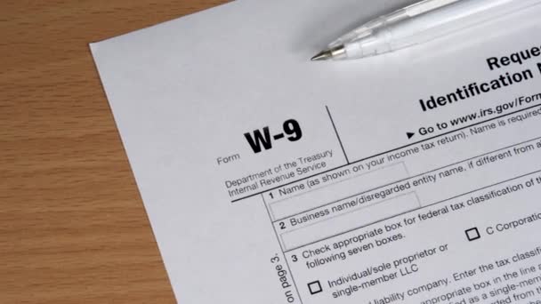 W-9 Formulário de imposto com caneta - Filmagem, Vídeo