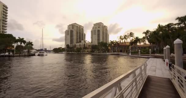Caminhando nas docas New River Fort Lauderdale FL c4k - Filmagem, Vídeo