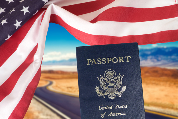 Passaporte americano e bandeira dos EUA - Foto, Imagem