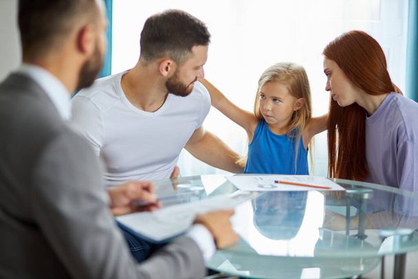 friendly psychologist help family going to be divorced - Photo, Image