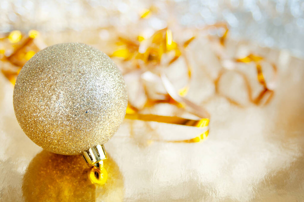 Vánoční přání s novoroční koule, Veselé Vánoce a šťastný nový rok koncept - Fotografie, Obrázek