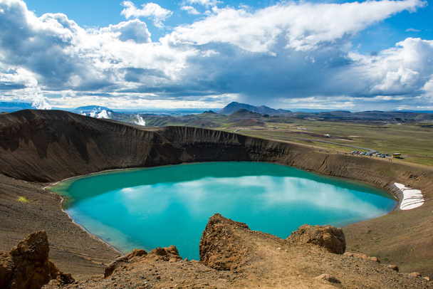 Vulkán kráter Viti türkiz tó belsejében, Krafla vulkanikus terület, Izland - Fotó, kép