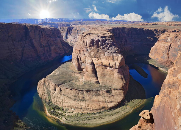 Scenic Horseshoe Bend canyon surplombant le fleuve Colorado en Arizona, États-Unis - Photo, image