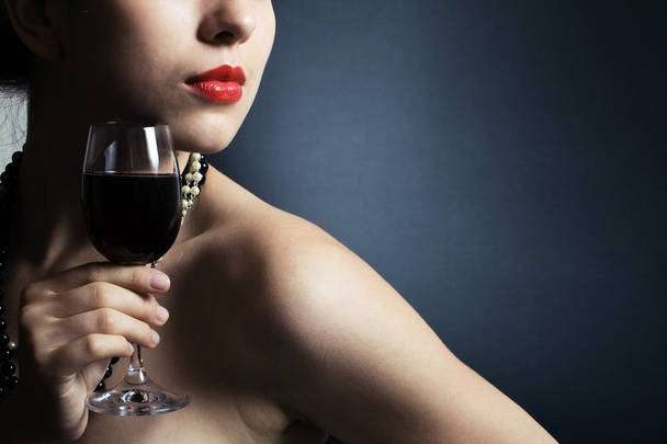 Mujer con vino
 - Foto, imagen