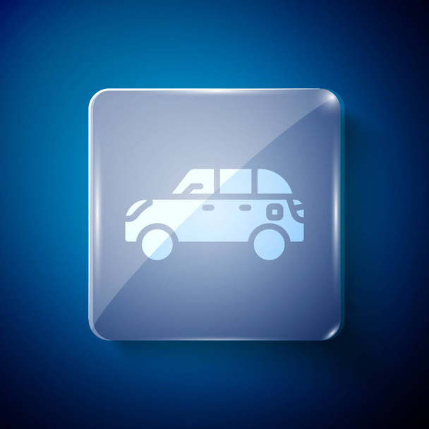白のハッチバック車のアイコンは青の背景に隔離されています。正方形のガラスパネル。ベクトル. - ベクター画像