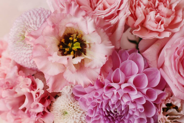 Krásná kytice růžové květy zblízka - Fotografie, Obrázek