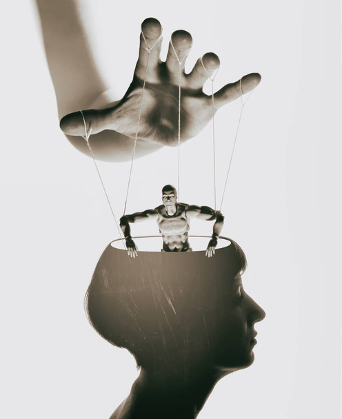 Marionette insan kafasında. Zihin kontrolü kavramı. Resim - Fotoğraf, Görsel