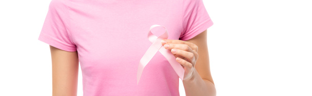 Vaakasuora kuva nainen tilalla vaaleanpunainen nauha eristetty valkoinen, käsite rintasyöpä - Valokuva, kuva