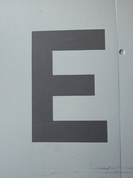 znak litery E, piąta litera alfabetu - Zdjęcie, obraz