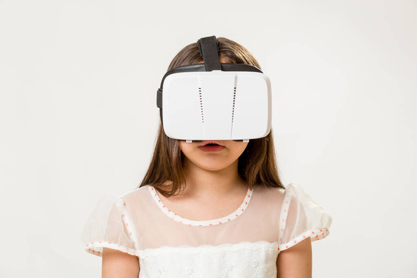 Young girl wearing virtual reality VR goggles - Foto, Imagem