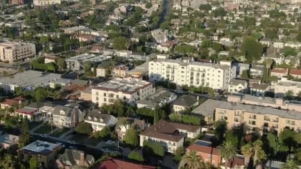 Los Angeles Wilshire Center ja Downtown Buildings Antenni Shot Tilt Up Asuinrakennus - Materiaali, video