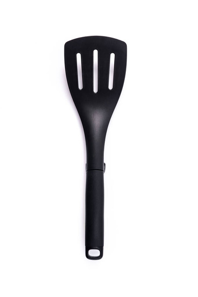 Fekete konyha spatula elszigetelt fehér háttér - Fotó, kép