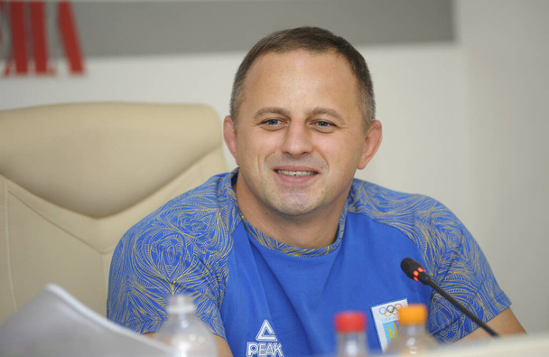 Gennadiy Bilodid, coach and father of the 2018 and 2019 World gold medalist Daria Bilodid (judo), giving press-conference - Foto, afbeelding