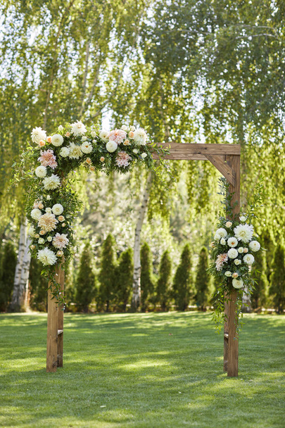 Арка для свадебной церемонии - Фото, изображение