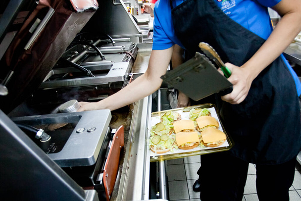 Making burgers from cutlets and shelves at McDonald's - Photo, Image