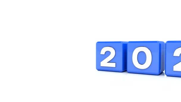 Videoanimation blauer Würfel mit 2020 - 2021 auf weißem Hintergrund - stellt das neue Jahr 2021 dar. - Filmmaterial, Video