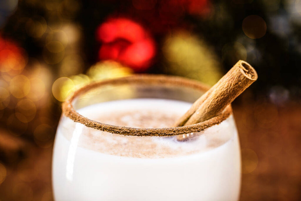 cinnamon used as a glass rim decoration, winter drink, spot focus - Zdjęcie, obraz