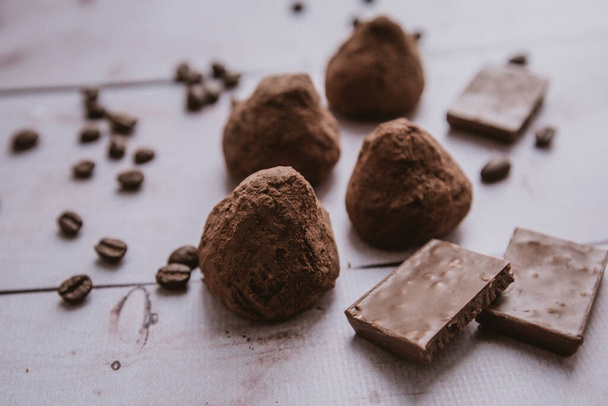 dulces de café de chocolate con granos de café - Foto, imagen