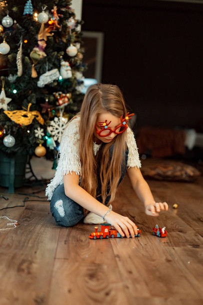 Teenage girl on the background of the Christmas tree. Christmas holidays. Merry Christmas and Happy New Year concept. - Photo, Image
