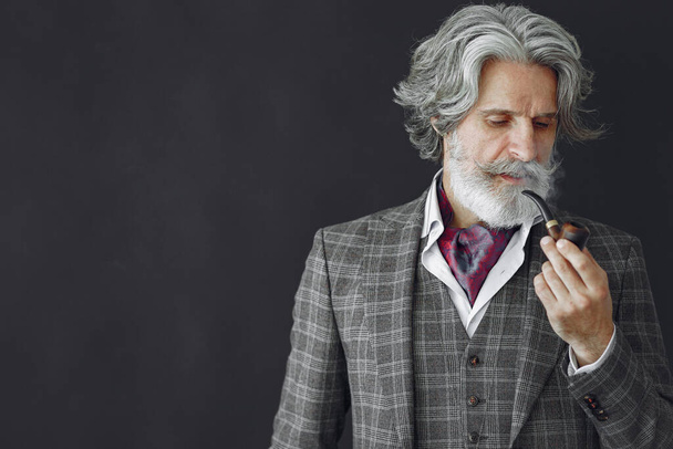 Elegant senior man with a smoking pipe - Fotoğraf, Görsel