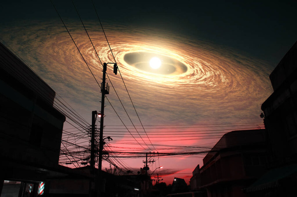 Πυριτικό σχηματισμό κρυστάλλων στο δίσκο ενός Erupting Star και σιλουέτα ηλεκτρική γραμμή ισχύος στο νυχτερινό ουρανό, Στοιχεία αυτής της εικόνας που παρέχονται από τη NASA - Φωτογραφία, εικόνα