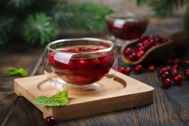 Hot cranberry tea on wooden table - Foto, Bild