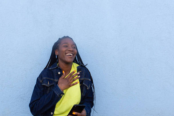 šťastný Afroameričan se upřímně raduje - Fotografie, Obrázek