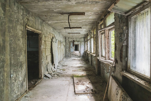 Scary corridor in an abandoned school in Pripyat - Valokuva, kuva