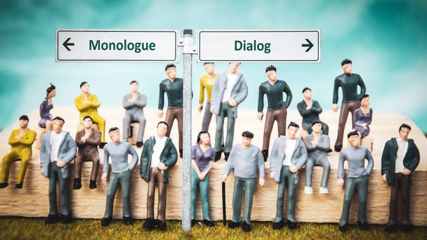 Straßenschild weist den Weg zum Dialog versus Monolog - Foto, Bild