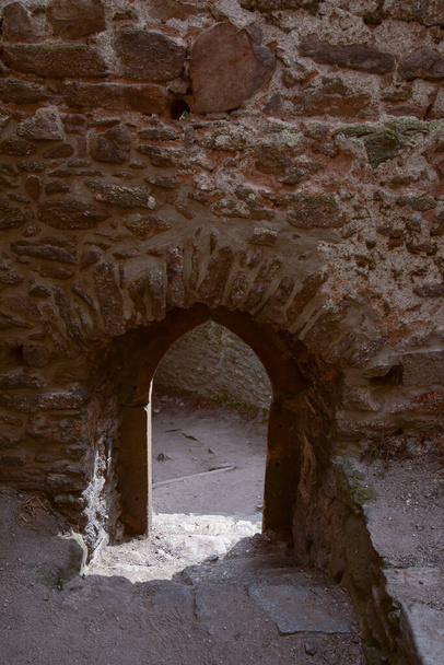 De ruïnes van het kasteel Chojnik, in het Nationaal Park Karkonosze van Polen. - Foto, afbeelding