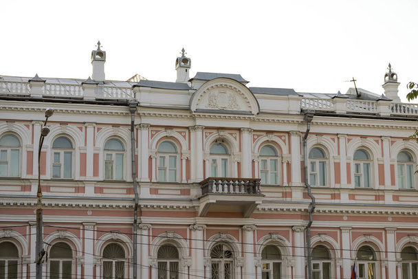 Yaroslavl. Historic buildings; 18th-19th century; Beautiful ceremonial buildings at sunset. Classical architecture - Foto, Imagem