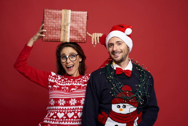 Couple in great Christmas mood - Foto, Imagen