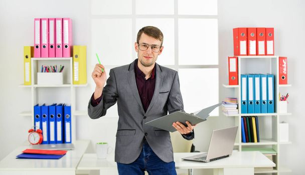 some business tips. online courses tutor. leader of law office. confident lawyer work with computer. agile business. businessman making notes. man wear office suit. male realtor has hard working day - Fotoğraf, Görsel