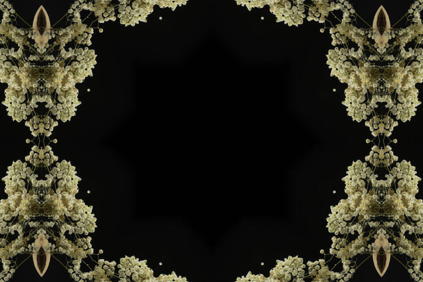 patrón inconsútil colorido abstracto con motivos florales de flores y hojas   - Foto, imagen