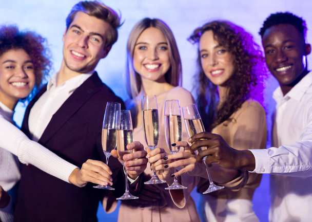 Friends Raising Glasses Toasting Looking At Camera During Party Indoors - Foto, immagini