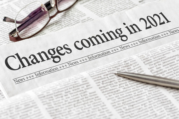 Un giornale con il titolo Cambiamenti in arrivo nel 2021 - Foto, immagini
