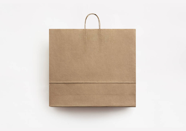 μεγάλη καφέ Κραφτ χάρτινη τσάντα για ψώνια - Φωτογραφία, εικόνα