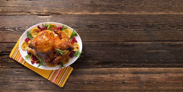 感謝祭鶏の木製テーブルガラディナー - 写真・画像