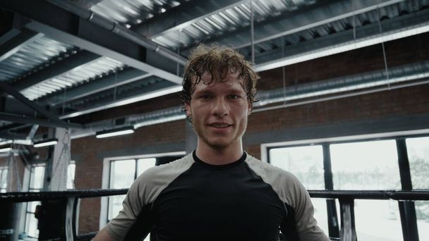 Joyful kickboxer winning fight at gym. Fighter rejoicing in fitness center - Foto, immagini